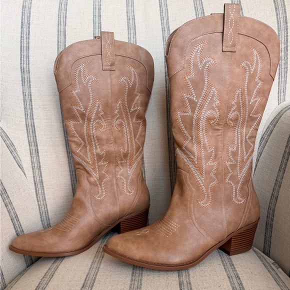 Athlefit Shoes - Western Tan Cowboy Boots – Classic Embroidered Leather Style